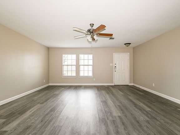 3rd image of 536 Laurel Ln