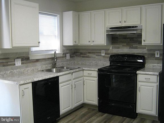 3rd image of 1504 McFarland Dr