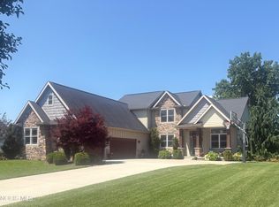 5716 Hamptons Dr, Monclova, OH 43542