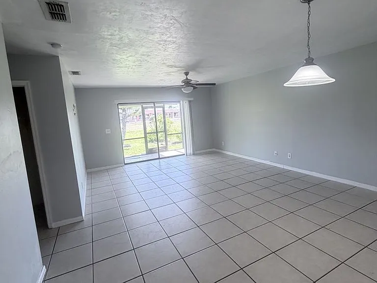 708 SE 47th St — Photo 16