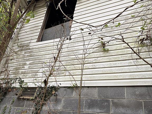 2nd image of 325 Henrytown Rd