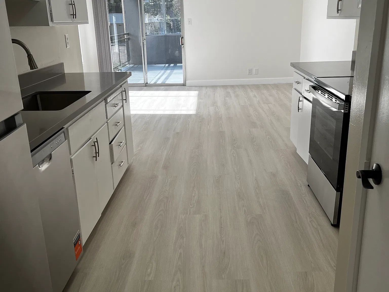 3 bed, 1600 sqft, $4,395 — Photo 2