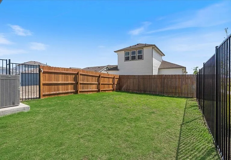 9015 Looksee Ln — Photo 38