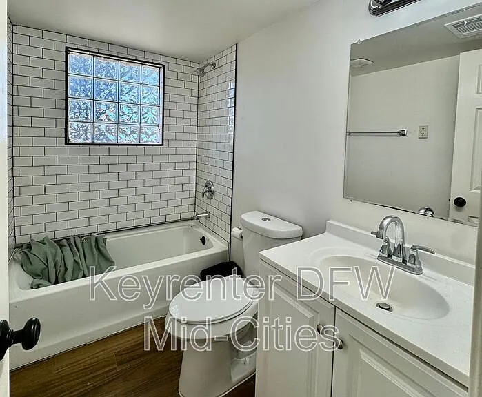 2801 Clearbrook Dr — Photo 16