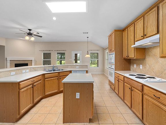 5th image of 122 Litton Ln
