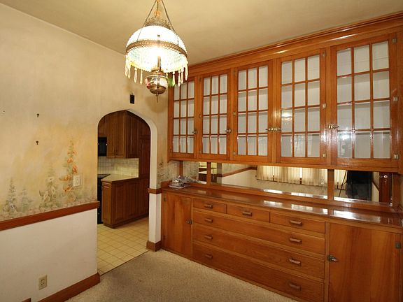 5th image of 823 W Pine Ave