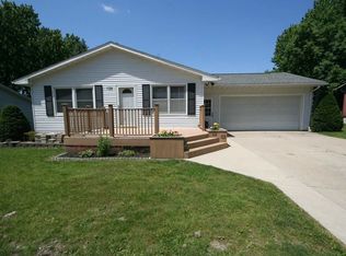 132 Country Club Rd, Williamsburg, IA 52361