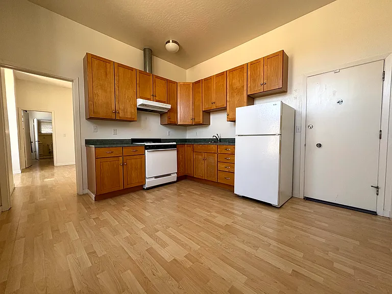2903 Mission St #3 — Photo 4