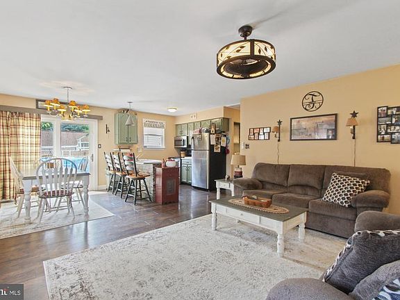 5th image of 120 Crystal Dr