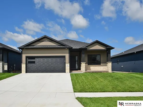 335 N 105th St, Lincoln, NE 68527