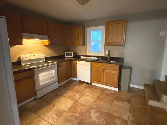 3rd image of 8315 Reddick Ave