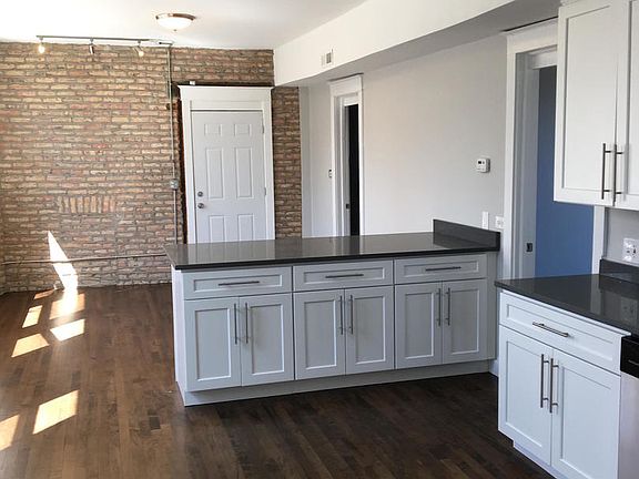 3rd image of 901 N Francisco Ave #2R