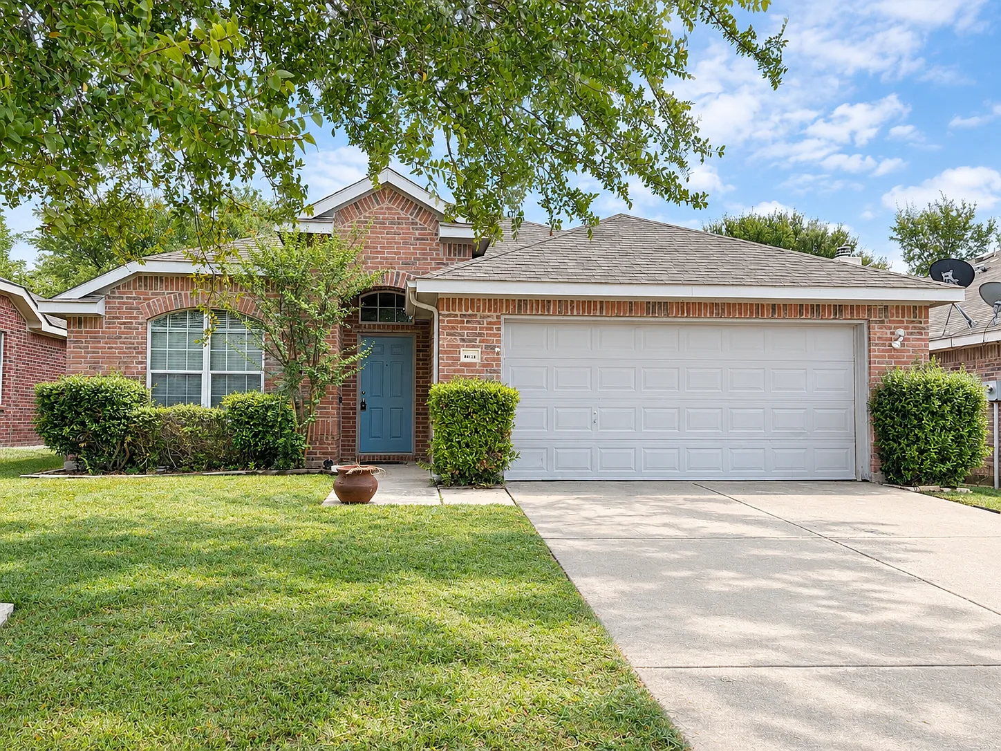 3 bed, 1959 sqft, $1,800 — Photo 1