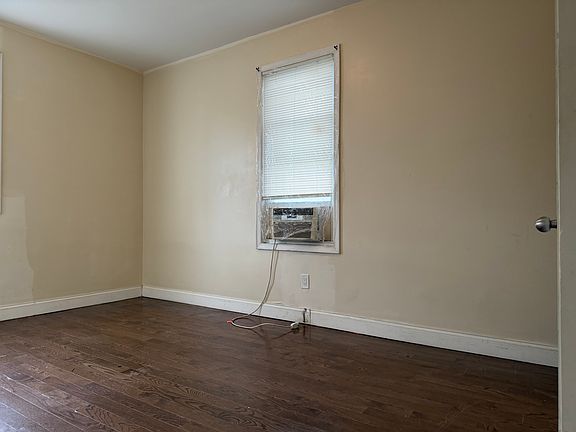 5th image of 295 Woodside Ave #A