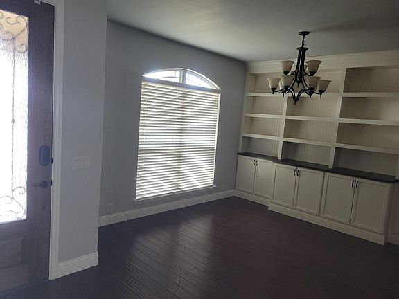 3rd image of 210 Lyndhurst Dr