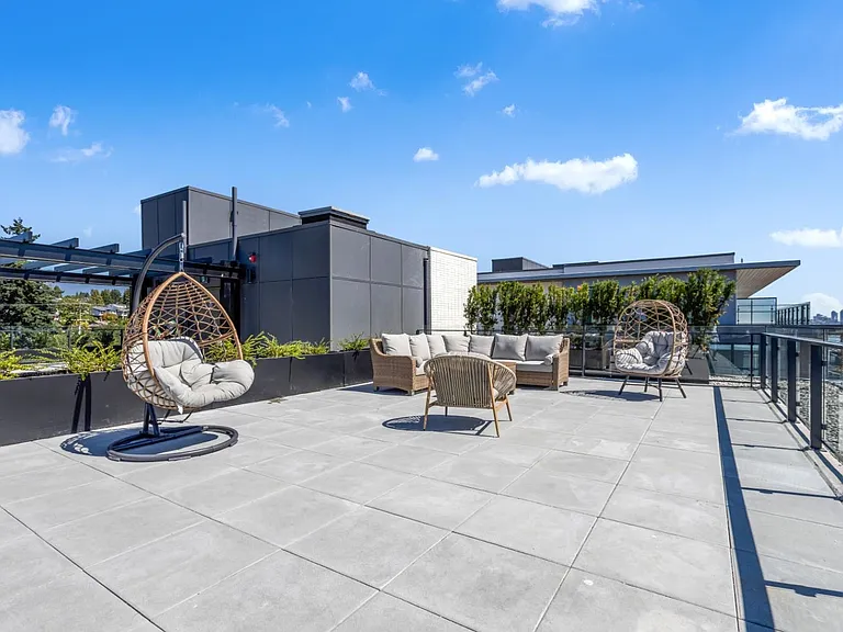 422 E 3rd St #401 — Photo 37