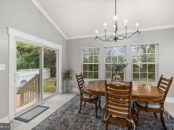 3rd image of 172 King Edward Ct