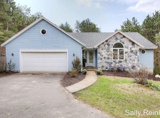 5968 Robin Hill Dr NE, Belmont, MI