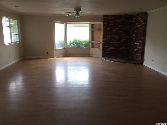 5th image of 375 Johnson Ave