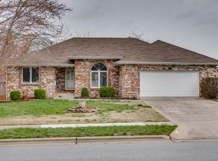 1003 E Nottingham Ln, Springfield, MO 65810