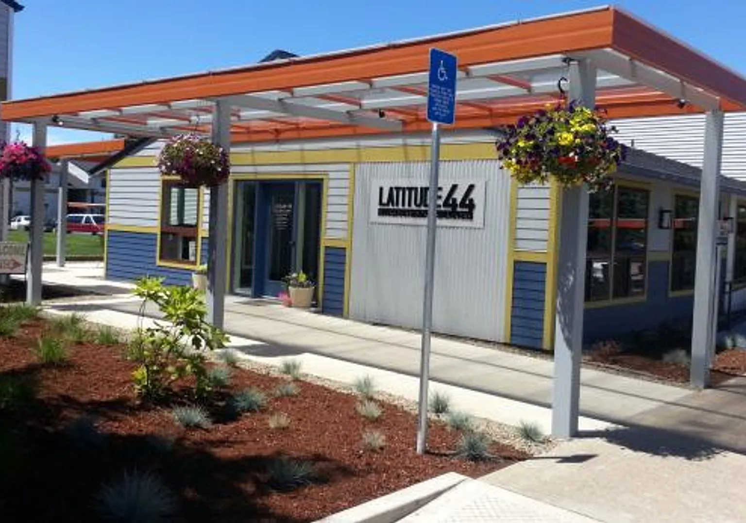 Latitude 44 Apartments — Photo 1