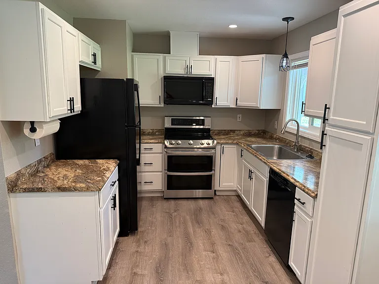 406 Hillview Dr — Photo 10