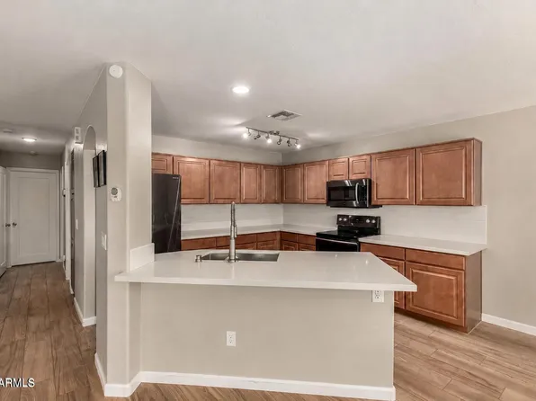 885 E LAKEVIEW Drive, San Tan Valley, AZ 85143