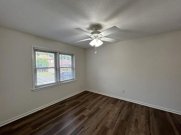 4th image of 3430 Regency Dr