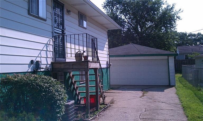 2nd image of 2241 Waite St