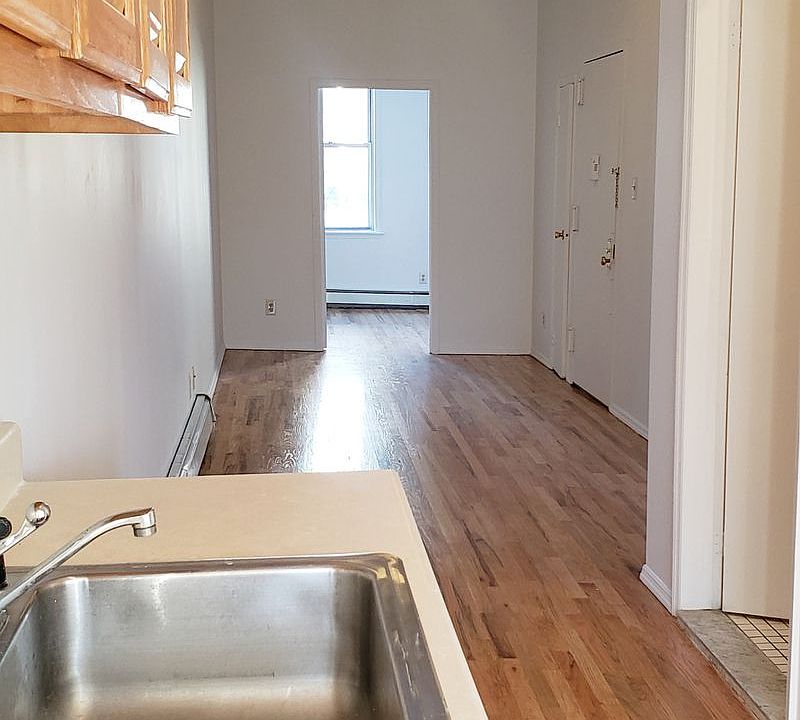 1st image of 155 Manhattan Ave APT 3r