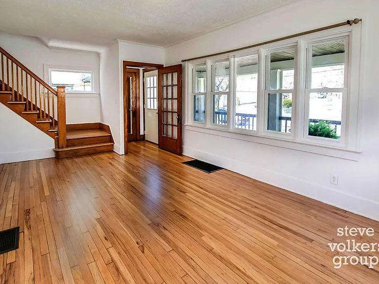 1034 Hall St SE — Photo 2