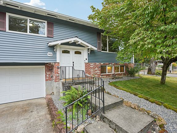 3rd image of 902 SE Atherton Ave