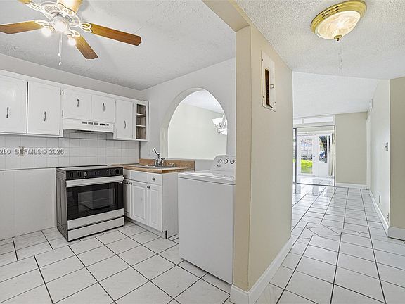 4th image of 7830 NW 33rd St APT 504