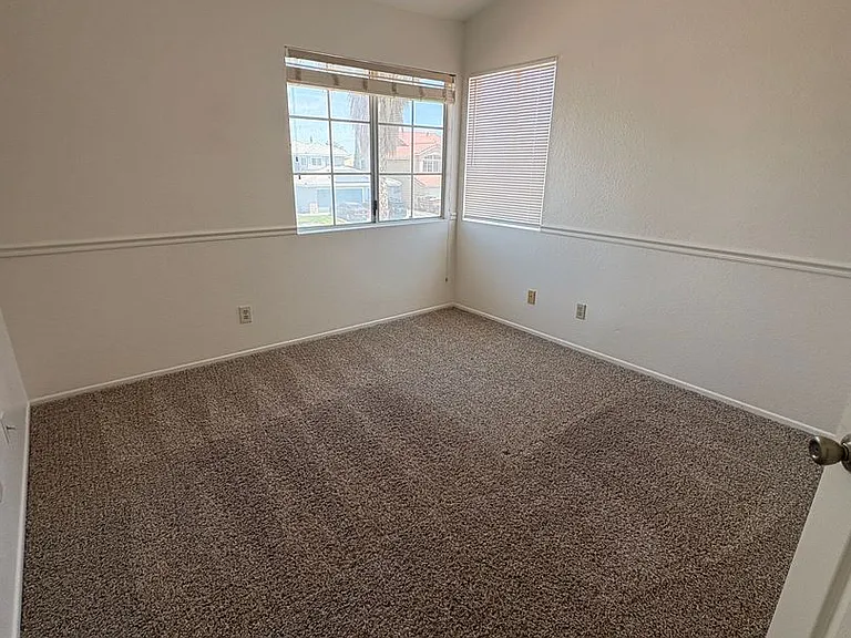 14333 La Crescenta Ave — Photo 23