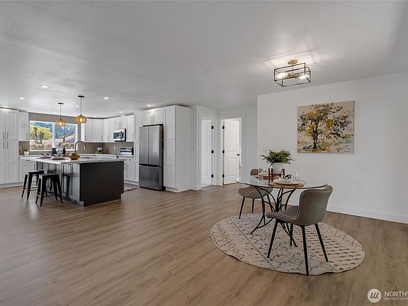 4th image of 16221 75th Street E