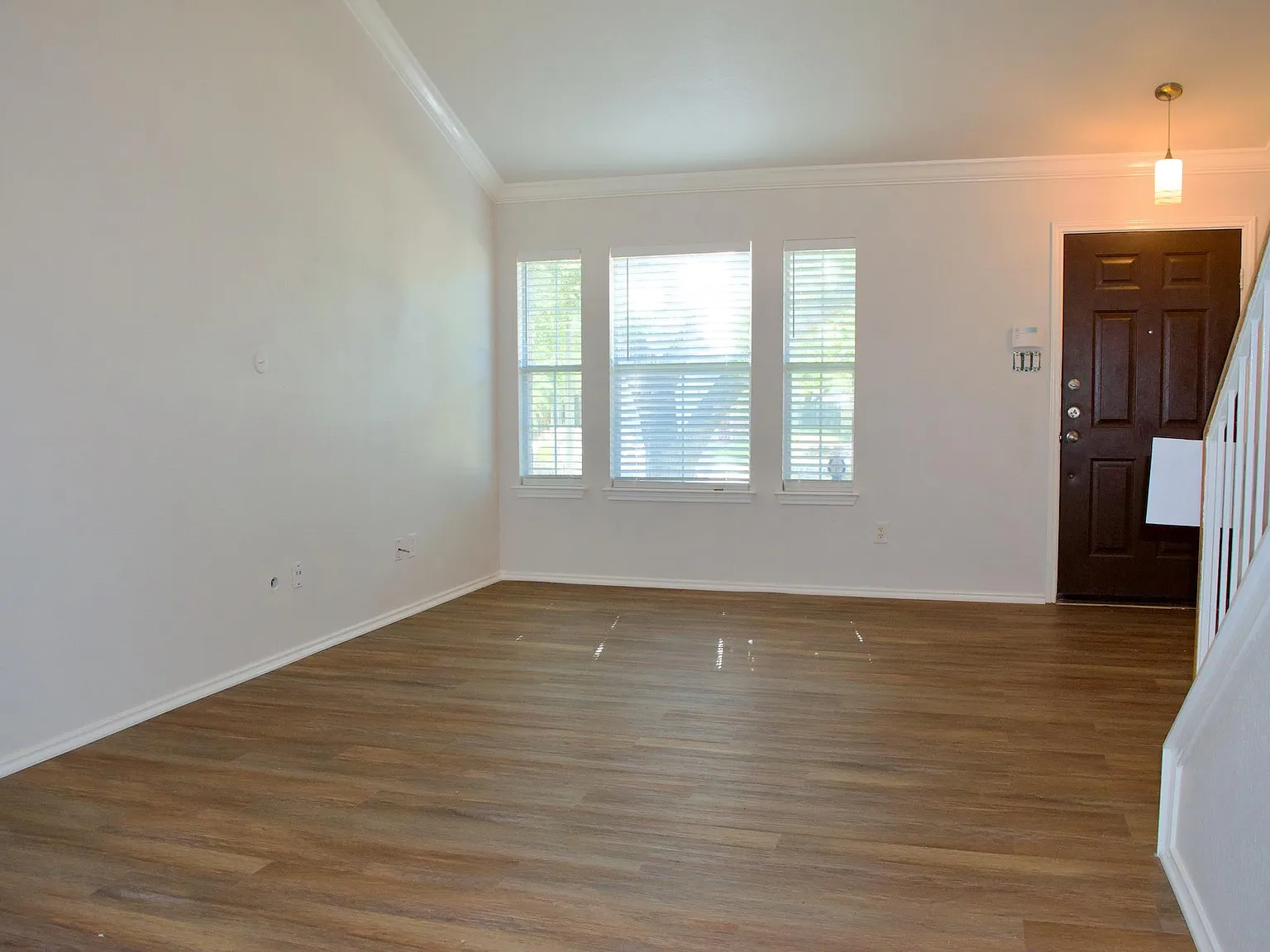 4 bed, 2.5 bath, 2041 sqft, $2,150 — Photo 3