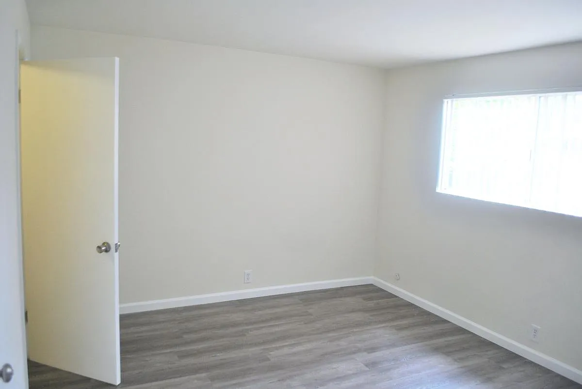2 bed, 800 sqft, $2,595 — Photo 2