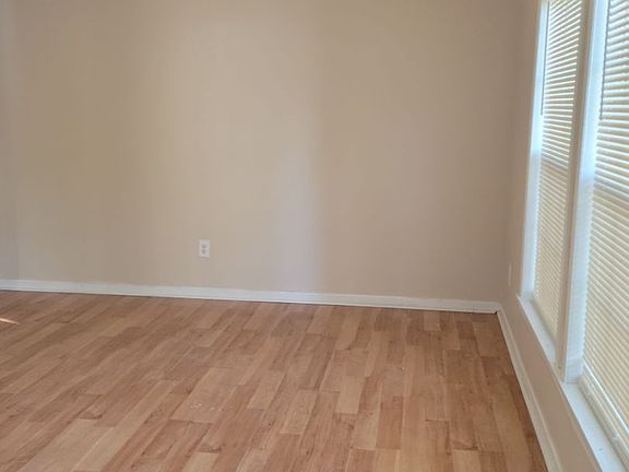 5th image of 37 Evergreen Ave #B