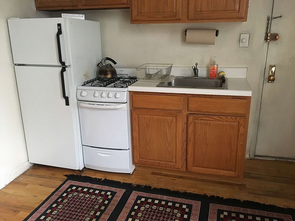 2nd image of 230 E 25th St APT 6D