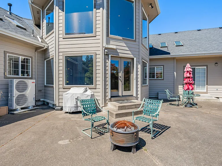 Firepit, Gas BBQ, Patio
