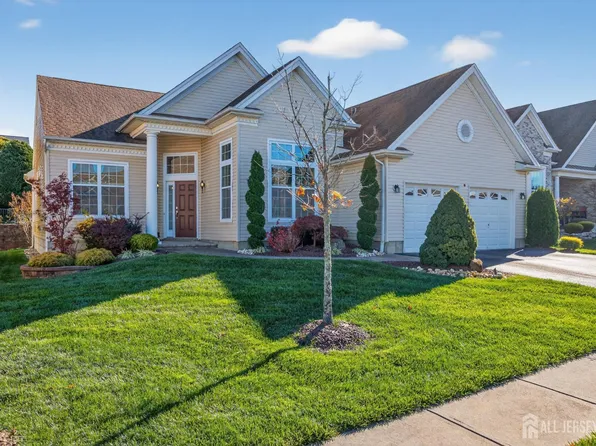 24 Fisher Island Ct, Monroe Township, NJ 08831