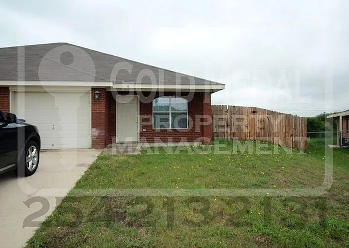 217 Janelle Dr — Photo 1