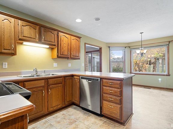 4th image of 3411 Westhampton Dr