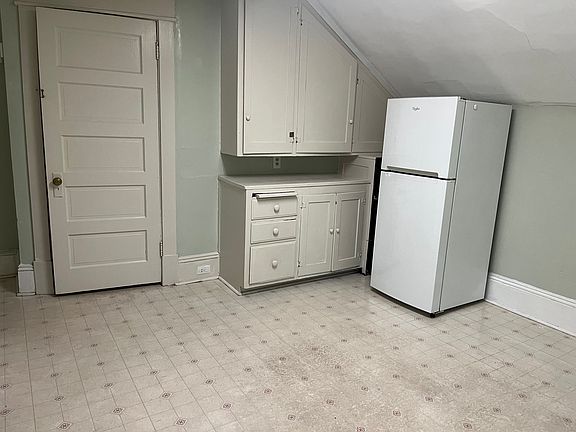 3rd image of 5800 15th Ave NE APT 5