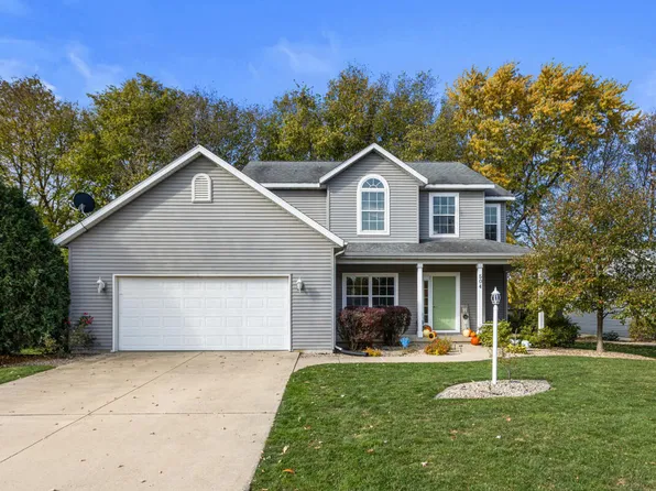 504 Crestview Ln, Monticello, IL 61856