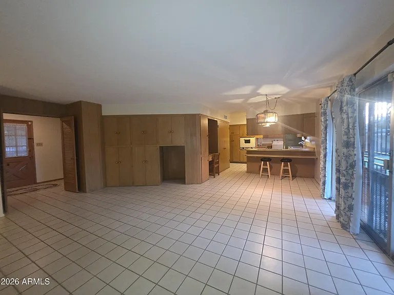 342 W Diana Ave — Photo 3