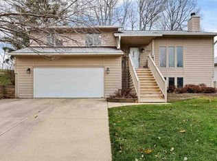 1708 Whitters Way NW, Cedar Rapids, IA 52405