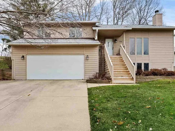 1708 Whitters Way NW, Cedar Rapids, IA 52405