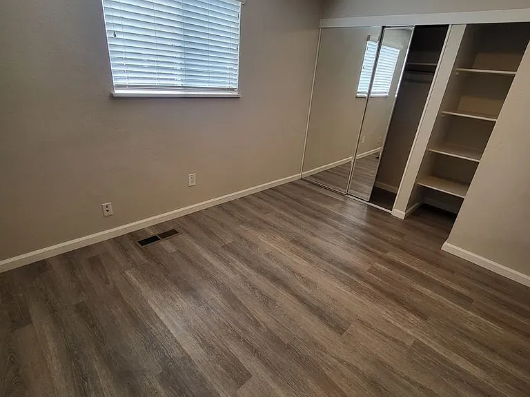 2621 Woodcrest Ln — Photo 8