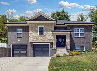 131 Bluffs Edge Dr, Mount Washington, KY 40047